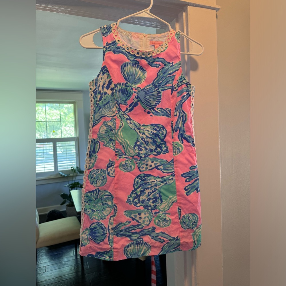 Lilly Pulitzer girls shift dress size 14.  Worn once
